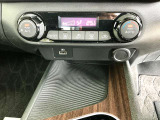 オートエアコンで車内はいつも快適 設定温度で風向きや風量を調節してくれます。