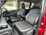 お車の販売と共に、自動車保険もご紹介しております。 弊社取り扱い会社と同じであれば日産独自のサービスもあります。