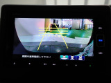 【バックカメラ】運転が苦手な方も車庫入れラクラクです!ギアをリバースに入れれば自動的に切り換わりますので、面倒な操作は不要です♪狭い駐車場もお車を傷つけず安心ですね!