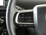 ステアリングスイッチ付き。前方から目を離すことなく操作することが可能です。
