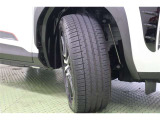 タイヤサイズはハイスペックな215/50R18。