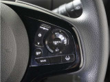 ◆アダプティブクルーズコントロール◆予め設定した車速内でクルマが自動的に加減速。前走車との適切な車間距離を維持しながら追従走行します。【LKAS】車線維持支援システムでステアリング操作を支援。