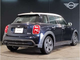 カーフィルムを施工する事で防犯・断熱効果を期待できます。施工済み車両ご希望に応じて貼替や剥がし作業を行っております。金額につきましてはお気軽にお問い合わせくださいませ。