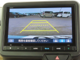 リアワイドカメラシステム!従来の視野に加えて、後方側方を約180&deg;まで見えるワイドビューと、後方を真上から見たような視野で駐車時などに便利なトップダウンビューの3つの視野があります!