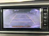 【バックモニター】後ろのカメラの映像をモニターに映し出すことができます!後方の見えない死角や、障害物との距離感をしっかり確認することができます!駐車が苦手な方におすすめです。
