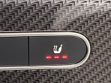 ●フロントシートヒーティング:運転席・助手席共に三段階で調節が可能なシートヒーターを装備しております。季節を問わず快適にご使用いただけます。