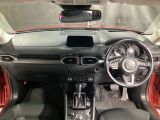 安全運転と情報操作を両立する運転席まわり。さまざまな情報を扱いながら正しい姿勢で安全に運転できることを追求したコックピット!