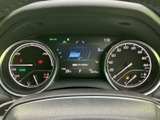見やすいデザインのメータークラスター。必要な情報を一目で確認でき、運転に集中できる洗練された空間を演出します。