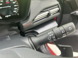 操作しやすい位置に配置されたウインカーレバー。スムーズな操作で、安全な車線変更をサポートします。