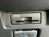 ETC2.0を装備。DSRC通信方式によって双方向通信することでカーナビと高速道路がリアルタイムに情報連携して、便利で快適なドライブ体験を提供します。