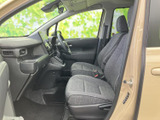 機能的な操作系が、運転をサポートします。見やすいメーター類は、運転状況を把握しやすく、安全運転に貢献します。快適なドライブをサポートします。