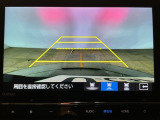 【バックカメラ】運転が苦手な方も車庫入れラクラクです!ギアをリバースに入れれば自動的に切り換わりますので、面倒な操作は不要です♪狭い駐車場もお車を傷つけず安心ですね!