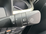 操作しやすい位置に配置されたウインカーレバー。スムーズな操作で、安全な車線変更をサポートします。