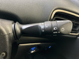 操作しやすい位置に配置されたウインカーレバー。スムーズな操作で、安全な車線変更をサポートします。直感的に操作可能です。
