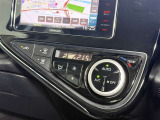 【オートエアコン】「AUTO」スイッチを押すだけで、冷暖房の切り替えや風量、吹き出し口の調整などを自動で行います。
