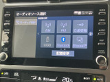 ラジオ、CD、USBなど、多彩なソースに対応。お好みの音楽で快適なドライブをお楽しみください。Bluetooth接続も可能です。
