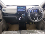 【内装】専任のスタッフが車内を隅々までクリーニング。清潔で綺麗なお車をお届けできるよう一層心掛けております。