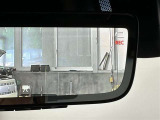 デジタルインナーミラーが付いています。車両後方カメラの映像をインナーミラー内のディスプレイに表示。