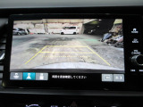 バックカメラの画像です。ガイドラインがスムースな車庫入れをサポートいたします。車庫入れの安心感がアップしますね。