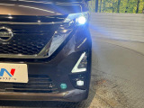 【LEDヘッドライト】悪天候や夜間走行時も良好な視界を確保し安心して運転できる高輝度LEDヘッドライトを装備!点灯速度が早く、消費電力も抑えられています。