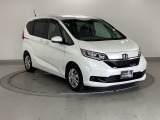 狭い駐車場でも、スライドドアならチャイルドシートへのお子さまの乗降や荷物の積載もスムーズ。とても便利な【両側電動スライドドア】ドアハンドを少し引くだけでリアドアが自動開閉します。