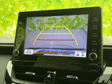 後方確認をサポートするモニター。駐車時の安全性を高め、狭い場所でもスムーズな運転を可能にします。ガイドライン表示で、より正確な駐車を支援。