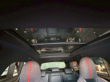 サンルーフ装備車!サンルーフを開けると室内が明るくなり、晴れやかな気分になります!桜並木の下を走って車内から桜を見上げたり、車内から星空を眺めたりすることもできるため、季節感を感じられます☆