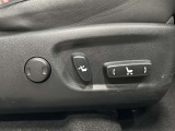【パワーシート】電動でシートポジションの変更が可能です。手動式より細かくシート設定が可能ですのでより快適な姿勢でドライブを楽しんで頂けるでしょう。