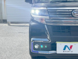 【LEDヘッドライト】悪天候や夜間走行時も良好な視界を確保し安心して運転できる高輝度LEDヘッドライトを装備!点灯速度が早く、消費電力も抑えられています。