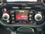 エアコン調整と3種類のドライブモードコントロールを可能にした、インテリジェントコントロールディスプレイ採用