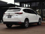CX-8らしい伸びやかなボディサイズを感じさせる、スタイリッシュでまとまりのあるリアビューです。