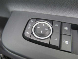 駐車時や狭い道でのすれ違い時に気を使うミラー。電動格納式ドアミラーはそんな時に便利です。