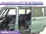 両側パワースライドドアなので、荷物で手がいっぱいの時でも無理なく開ける事が出来ます。
