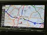 見やすい地図表示で、初めての道も安心。渋滞情報も確認でき、スムーズな移動を支援します。旅の計画も立てやすくなっています。