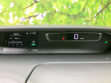 視認性の高いメーター類は、運転に必要な情報を一目で確認できます。運転状況を的確に把握し、安全運転をサポートします。