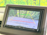 【バックカメラ】駐車時に後方がリアルタイム映像で確認できます。大型商業施設や立体駐車場での駐車時や、夜間のバック時に大活躍!運転スキルに関わらず、今や必須となった装備のひとつです!
