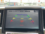 後方確認をサポートするモニター画面。駐車時や狭い道での運転も安心です。安全運転をサポートする頼もしい機能です。