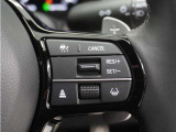 ◆アダプティブクルーズコントロール◆予め設定した車速内でクルマが自動的に加減速。前走車との適切な車間距離を維持しながら追従走行します。【LKAS】車線維持支援システムでステアリング操作を支援。