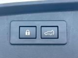 【パワーバックドア】スマートキーや運転席のボタンを押すだけでリアゲートが自動で開閉します!荷物を持っている時や、高い位置にあるバックドアを閉める際に便利な機能です♪