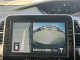 バック時の安全性を高めるバックモニターは、狭い場所での駐車や車庫入れをサポートします。視認性の良い画面で、安全確認をサポートします。