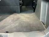 載せるものに合わせて、自由自在にシートを調整。長めの荷物も、大きな買い物も、工夫次第でスッキリ収まります。使い方次第で楽しみが広がる空間です。