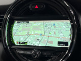 ●純正ナビ:一体感のあるナビは、高級感ある車内を演出してくれます。オーディオ機能も充実しておりますので、運転もより楽しめます♪