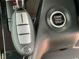 ドアロックの開閉やエンジンスタートの操作までもボタンひとつでOKなインテリジェントキー ポケットに入れているだけなので 雨の日などや お買い物などで荷物を持っているときにとても役立ちます