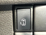 【パワースライドドア】スマートキーや運転席のスイッチでスライドドアの開閉が可能♪電動だから力を入れてドアを開ける必要が無く、小さいお子様でも、重い荷物を持っている時もラクに開け閉めできます♪