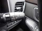 ハイビームアシスト機能が装備されており対向車が接近すると自動的にロービームに切り替えてくれる便利な機能になっております♪