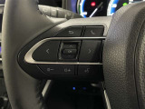 マルチインフォメーションディスプレイ内の表示切替や運転支援機能、オーディオの操作をステアリングから手を放さず行うことができ、運転に集中できます。