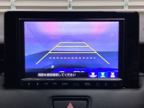 バックでの車庫入れも安心です! リアカメラが付いているバックモニター付のナビを装備しております。操作線もついており距離感も画面から確認できます。