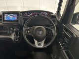 水平基調のインテリアデザインがすっきりとした車内と見晴らしのよい視界を与えてくれます♪