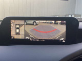 【360&deg;ビューモニター】  とても分かりやすい、クルマの上から見下ろしたような映像で、駐車サポートをしてくれます。