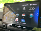 多様なメディアに対応し、お好みの音楽やラジオを楽しめます。Bluetooth接続でスマートフォンとの連携も可能です。ドライブがさらに楽しくなります。